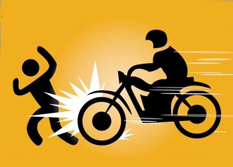 Langgam.id - Seorang petugas Polisi Lalu Lintas, Ipda Afrizon ditabrak pengendara sepeda motor saat razia kendaraan di Pariaman.