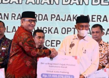 Langgam.id - Pemko Padang menerima uang senilai Rp17.155.076.073 dari bagi hasil pajak di Sumatra Barat (Sumbar) Triwulan II tahun 2022.