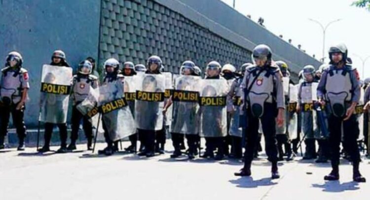 Polisi Kawal Pelajar Pulang Sekolah Antisipasi Aksi Tawuran di Padang