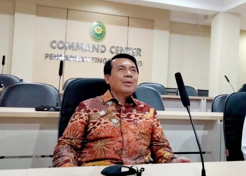 Langgam.id - Ketua Mahkamah Agung, Muhammad Syarifuddin secara resmi me-launching layanan E-Berpadu di Sumbar, Rabu (31/8/2022).