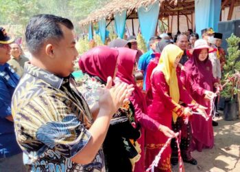 Langgam.id - Sutan Riska Tuanku Kerajaan membuka secara resmi tiga rangkaian acara dalam Festival Pamalayu Kenduri Swarnabhumi.