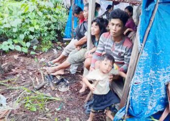 Langgam.id - Kemensos RI menyalurkan bantuan senilai Rp1,1 miliar untuk warga terdampak gempa di Siberut Barat, Kabupaten Kepulauan Mentawai.