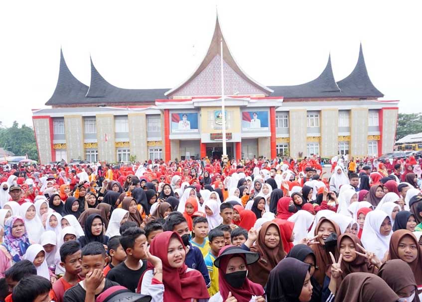 Langgam.id - Pemerintah Kabupaten (Pemkab) Dharmasraya menggelar jalan santai serta berbagai lomba untuk meriahkan HUT ke-77 RI.