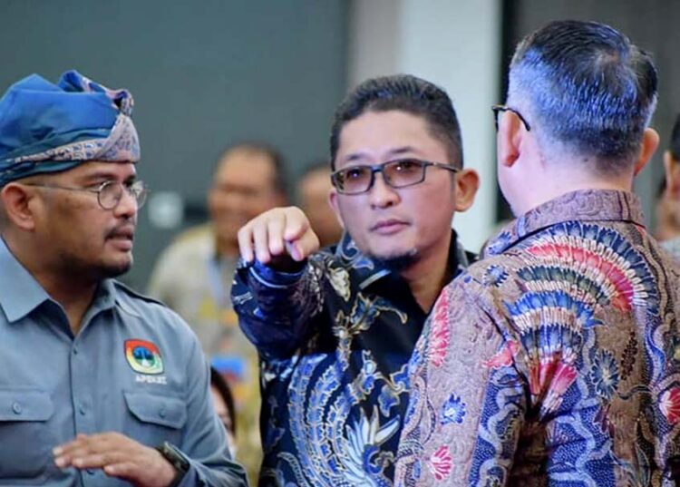 Langgam.id - Hendri Septa meminta agar kasus penyerangan terhadap perseonel Satpol PP oleh pedagang di Pantai Padang diusut tuntas.