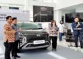 Langgam.id - Hyundai Stargazer resmi hadir di Kota Padang, Sumatra Barat (Sumbar) dengan mengusung tipologi konsep kendaraan Sleek One Box.