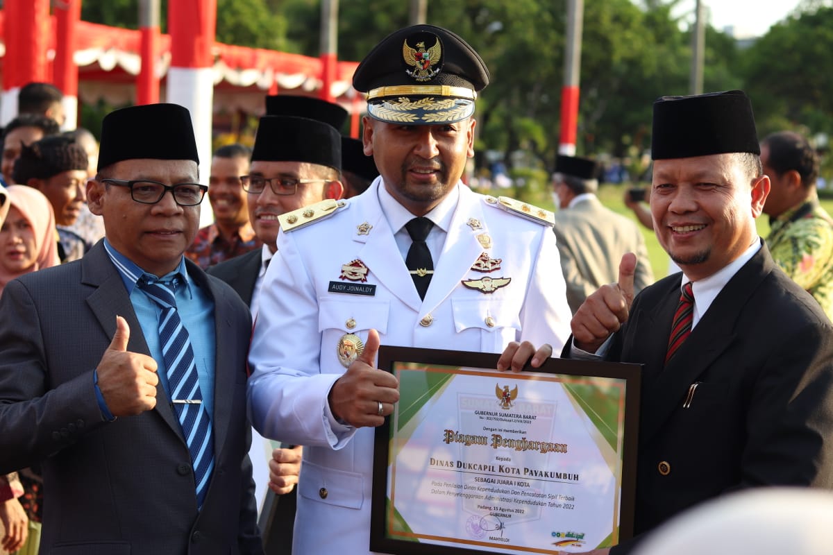 Disdukcapil Kota Payakumbuh Raih Penghargaan Jadi yang Terbaik di Sumbar