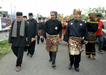 Ketua IPSI Sumbar Supardi (kiri) yang juga menjabat Ketua DPRD Sumbar. (Foto: ist)