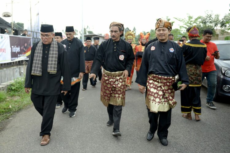Ketua IPSI Sumbar Supardi (kiri) yang juga menjabat Ketua DPRD Sumbar. (Foto: ist)
