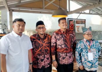 Langgam.id - Wali Kota Medan, Bobby Nasution memuji kuliner khas Minang selama berada di Kota Padang, Sumatra Barat (Sumbar).