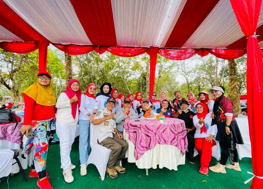 Langgam.id - Universal Line Dance (ULD) Dharmasraya yang turut serta mengisi acara Festival Pamalayu Swarnabhumi.