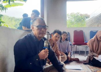Langgam.id - Mantan Bupati Kabupaten Mentawai, Yudas Sabaggalet menyebutkan Undang-undang Provinsi Sumbar tidak adil bagi Mentawai.