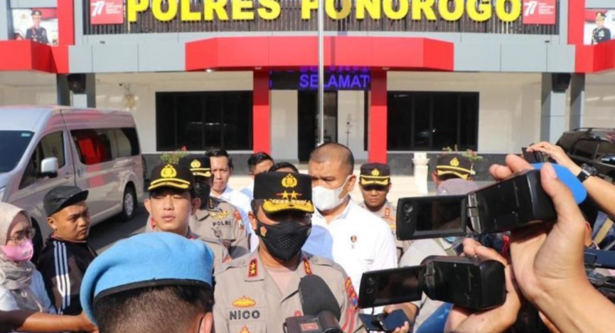 santri-asal-sumbar-tersangka-menteri-pppa-datangi-pesantren-gontor