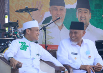 Langgam.id - Kehadiran dai kondang, Ustaz Das'ad Latif meriahkan pembukaan peringatan Hari Jadi Sumatra Barat (Sumbar) ke-77.
