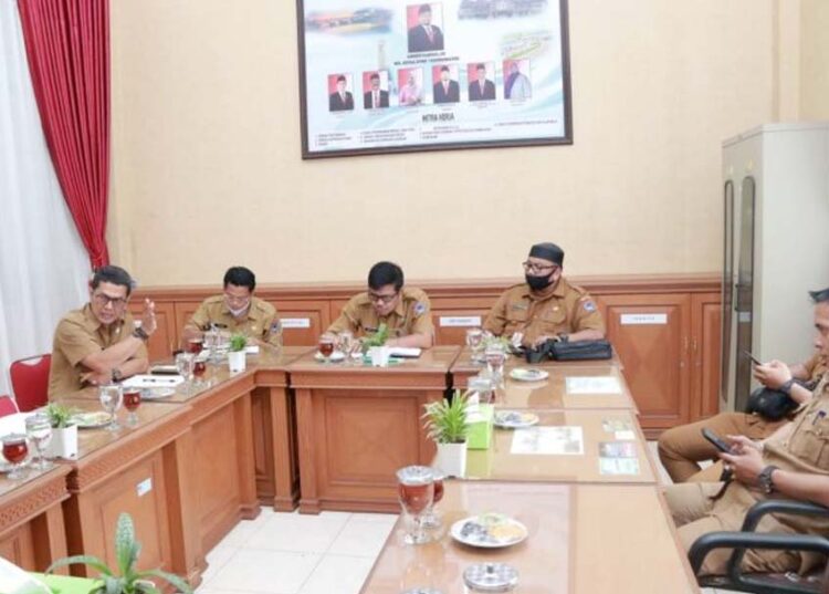 Langgam.id - Dinas Koperasi dan UKM Kota Payakumbuh laksanakan rapat kerja bersama komisi B DPRD kota Payakumbuh, Selasa (9/3/2021).