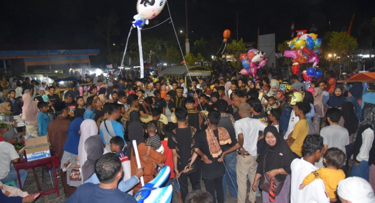 Prosesi Maarak Saroban Jelang Puncak Oyak Tabuik Diikuti Ribuan Orang