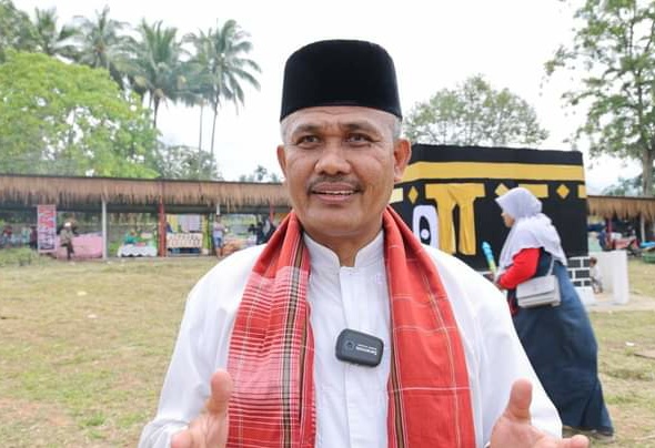 Miliki 8 Gelar Akademik, Wali Nagari Ini Raih Rekor MURI