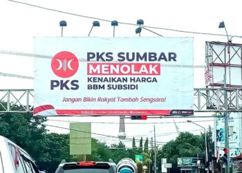 Langgam.id - DPW PKS Sumatra Barat (Sumbar) menolak secara tegas keputusan pemerintah menaikkan harga Bahan Bakar Minyak (BBM).