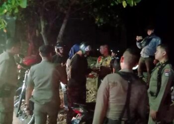 Langgam.id - Sebanyak empat pasang remaja diamankan Satpol PP karena kedapatan pacaran di tempat gelap di kawasan Batu Grip Pantai Padang.