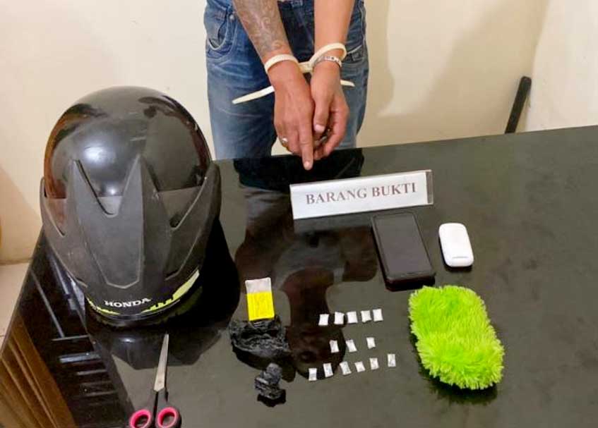 Langgam.id - Seorang pria berinisial MS (48) asal Padang Lua diringkus polisi ketika akan mengedarkan narkotika jenis Sabu di Maninjau, Agam.