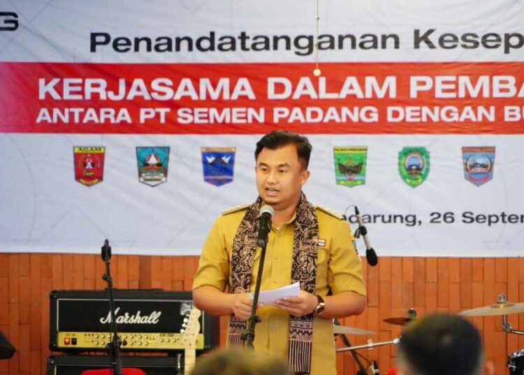 Langgam.id - PT Semen Padang menjalin kesepakatan kerjasama dalam pembangunan daerah bersama 11 bupati di Sumatra Barat (Sumbar).