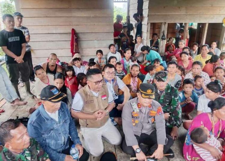 Langgam.id - Warga terdampak gempa bermagnitudo 6,1 Mentawai masih menungu bantuan dari dermawan dan pemerintah.