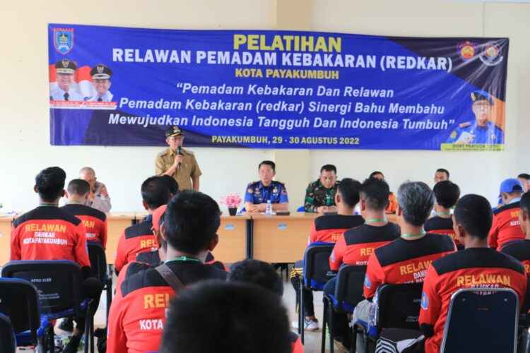 Pemerintah Kota Payakumbuh membentuk dan melatih Relawan Pemadam Kebakaran (Redkar) di aula kantor bersama Padang Kaduduak selama dua hari, 29-30 Agustus 2022.