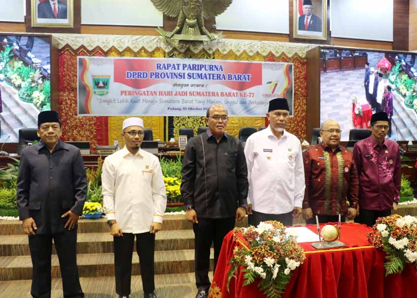 Langgam.id - Rancangan Peraturan Daerah tentang Perubahan APBD Sumatra Barat (Sumbar) tahun 2022 resmi disahkan jadi Perda.