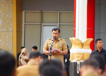 Langgam.id - Sutan Riska Tuanku Kerajaan memimpin langsung Apel Gabungan untuk Bulan Oktober 2022, Senin, (03/10/22).