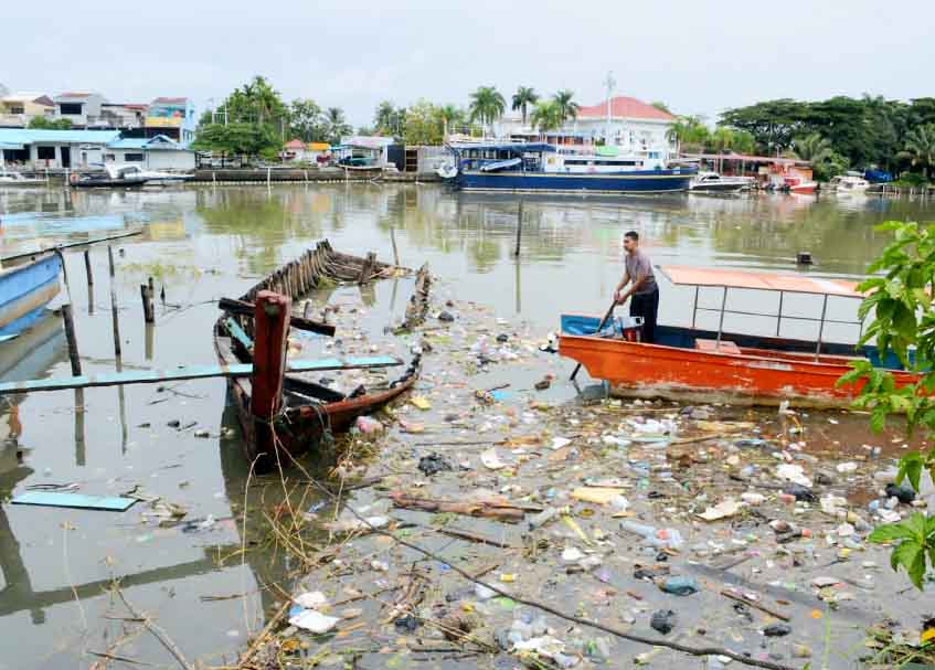 Langgam.id - Pemko Padang bekerjasama dengan Wakil Komisaris PT. Bank Mandiri, Andrinof Chaniago memulai program mengubah wajah Batang Arau.