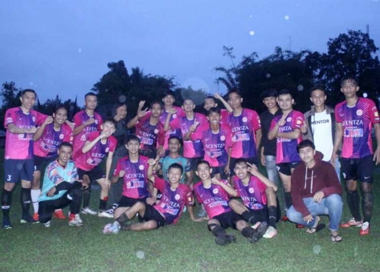 Langgam.id - Boca United FC merupakan klub sepak bola asal Padang Panjang. Didirikan sejak 2004 dan diidentik dengan jersey berwana pink.
