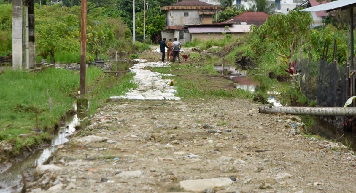 Swadaya, Warga Gunung Pangilun Padang Buka Jalan Baru