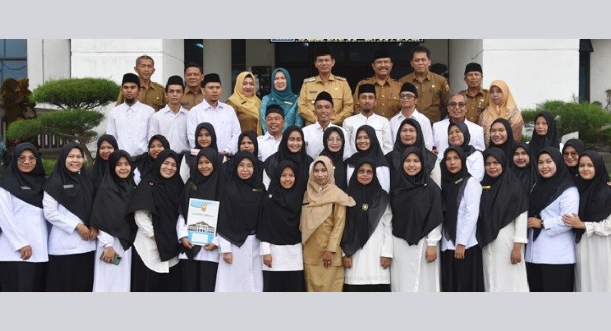 wako-pariaman-serahkan-sk-kepada-36-orang-tenaga-pppk