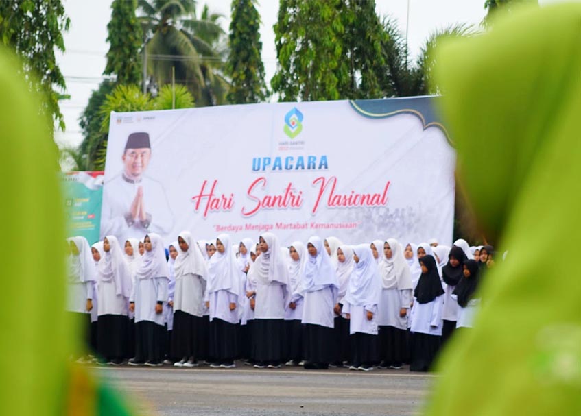 Langgam.id - Kabupaten Dharmasraya dipercaya sebagai pusat Upacara Hari Santri ke-7 tahun 2022 tingkat provinsi, Sabtu (22/10/2022).