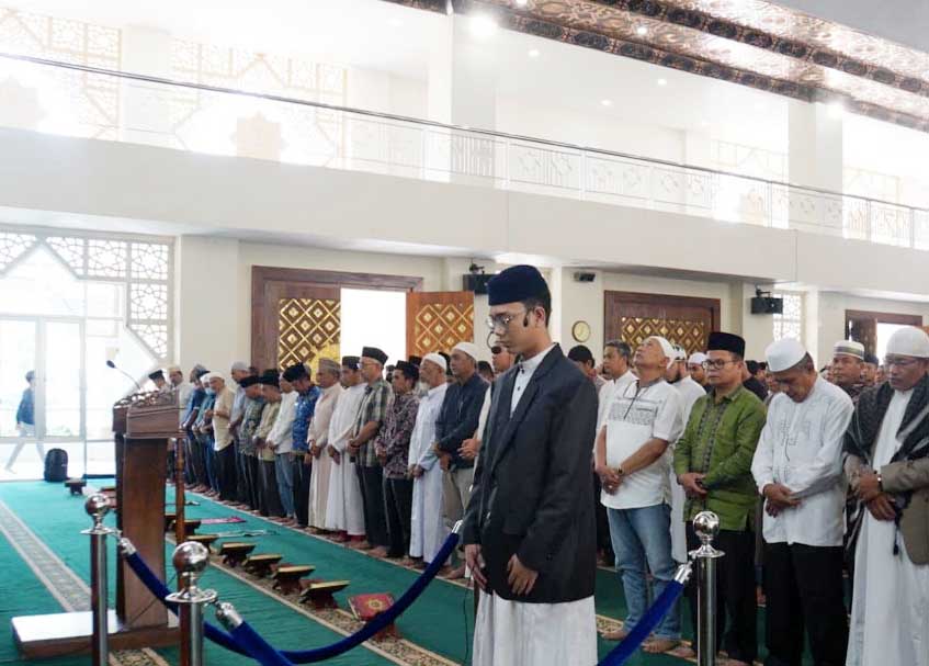Langgam.id - Muhammad Ibnu Sabri (18) merupakan seorang remaja penghafal Al-Quran asal Kota Padang Panjang.