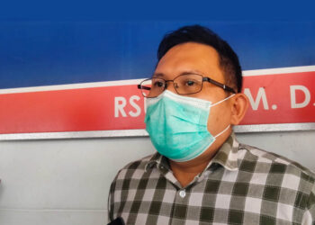 Langgam.id - Sebanyak tujuh orang anak saat ini dirawat intensif di RSUP M Djamil Padang karena diduga mengalami gagal ginjal akut misterius.