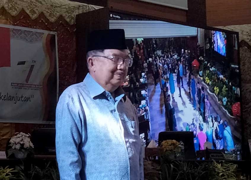 Langgam.id - Wakil Presiden RI ke-10 dan 12, Jusuf Kalla turut hadir dalam sidang paripurna istimewa hari ulang tahun Sumatra Barat (Sumbar).
