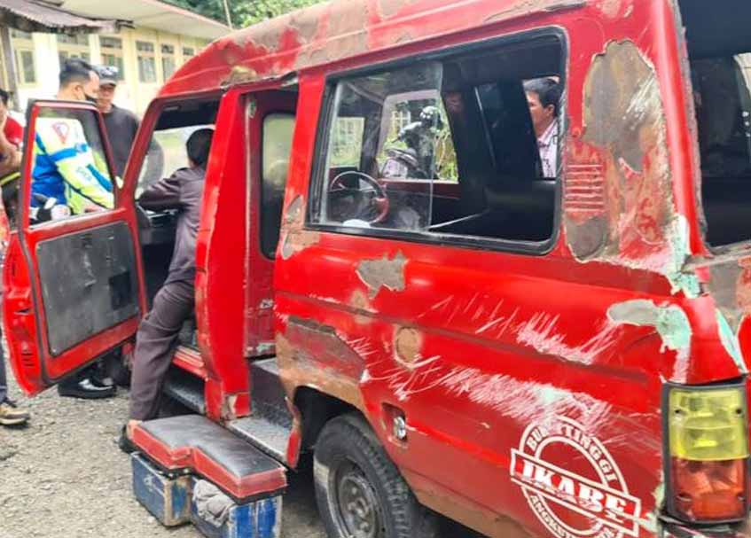 Langgam.id - Seorang mahasiswi korban kecelakaan Angkutan Kota (Angkot) di Kota Bukittinggi, Sumbar dinyatakan meninggal dunia.