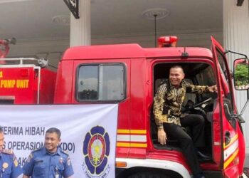 Langgam.id - Pemerintah Provinsi (Pemprov) DKI Jakarta menghibahkan satu unit armada pemadam kebakaran untuk Pemerintah Kota (Pemko) Pariaman.
