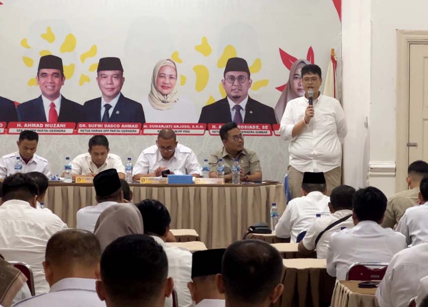 Langgam.id - DPD Gerindra Sumbar memperkenalkan bakal calon DPD RI, yaitu Nasta Oktavian, anak dari mantan Wagub Sumbar, Nasrul Abit.