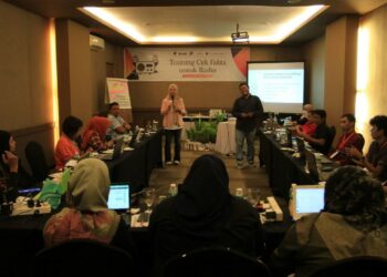 Suasana pelatihan cek fakta yang digelar AJI bersama Google News Initiative. (Foto: Dok. AJI Padang)