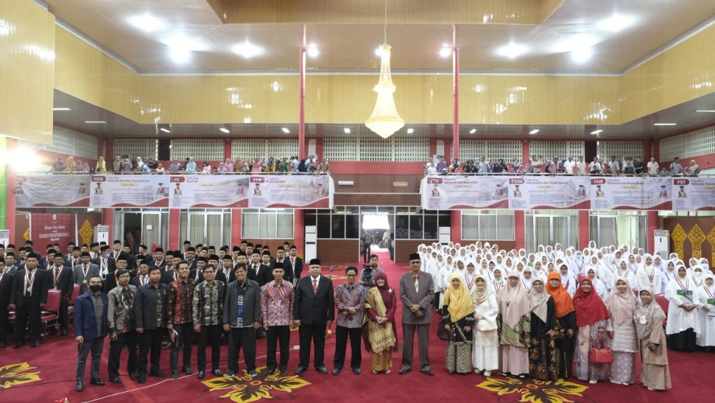 FTK UIN Imam Bonjol Kukuhkan 224 Lulusan Pendidikan Profesi Guru Angkatan Pertama