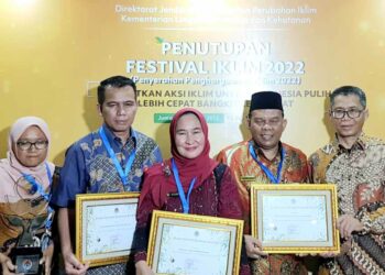 Langgam.id - Dua jorong di Sumbar berhasil meraih penghargaan Program Kampung Iklim (Proklim) dari KLHK RI.