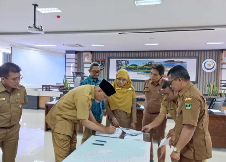 Langgam.id - Pemerintah Provinsi (Pemprov) Sumatra Barat (Sumbar) deklarasi dokumen final materi teknis muatan pesisir RZWP3K dengan pusat.