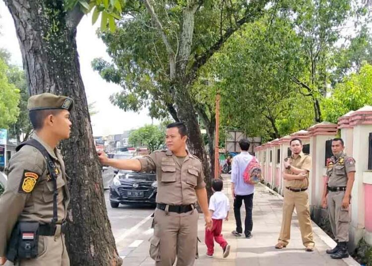 Langgam.id - Sebanyak 33 pelajar diamankan Satuan Polisi Pamong Praja (Satpol PP) Kota Padang karena kedapatan keluyuran di jam sekolah.