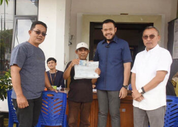 Langgam.id - Pemerintah Kota (Pemko) Padang Panjang menyalurkan Bantuan Langsung Tunai (BLT) BBM tahap I senilai Rp1,25 miliar.