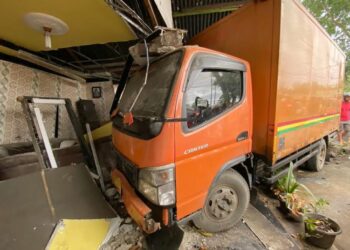 Truk Logistik Cargo Tabrak Rumah di Limapuluh Kota, 1 Warga Meninggal