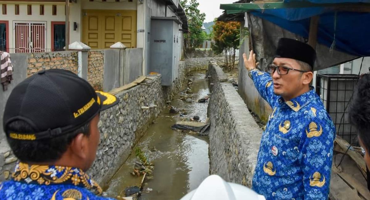 Atasi Persoalan Banjir, Wako Hendri Septa Bangun Drainase di Perumahan Arai Pinang
