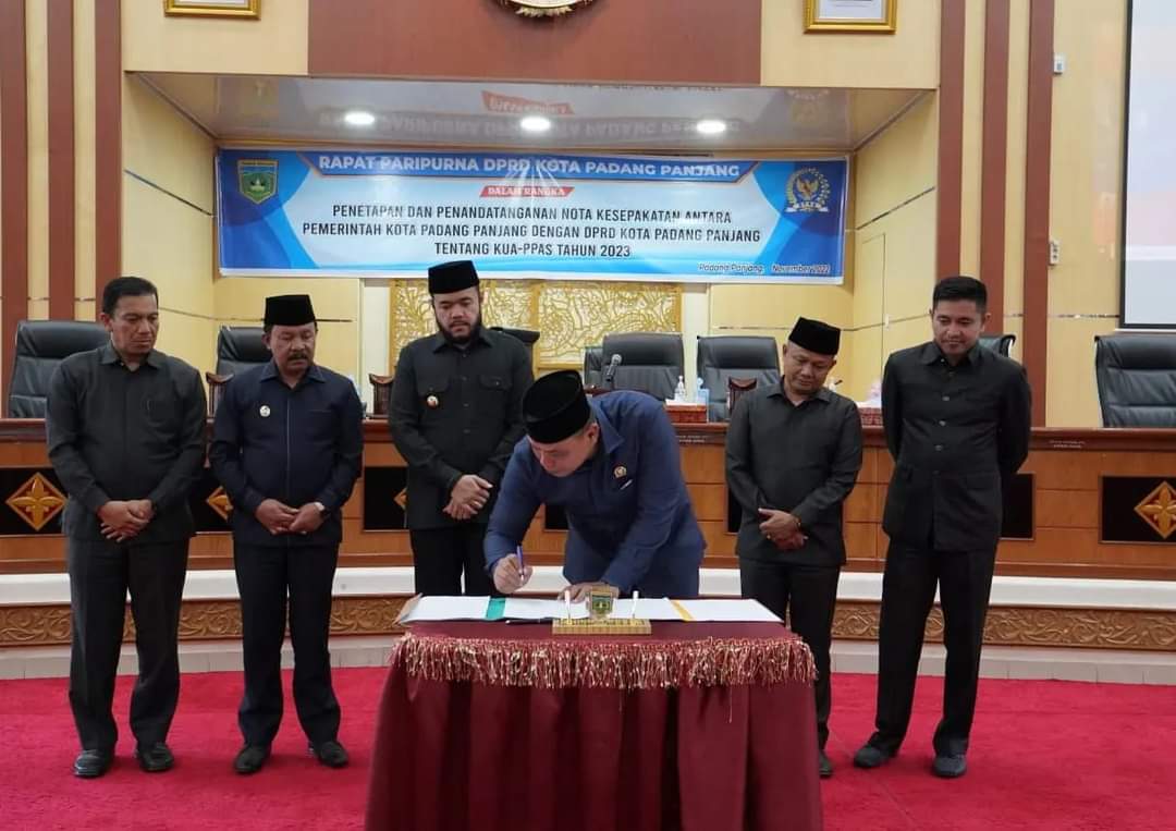 Pemko dan DPRD Padang Panjang Tanda Tangani Nota Kesepakatan KUA-PPAS 2023
