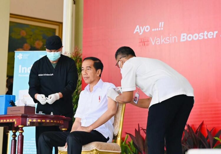 Presiden Joko Widodo menerima vaksin Indovac. (Foto: Dok. Bio Farma)