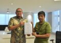 Anggota DPR RI Andre Rosiade bersama Dirut Telkomsel Hendri Mulyana Syam. (Foto: Dok. AR)
